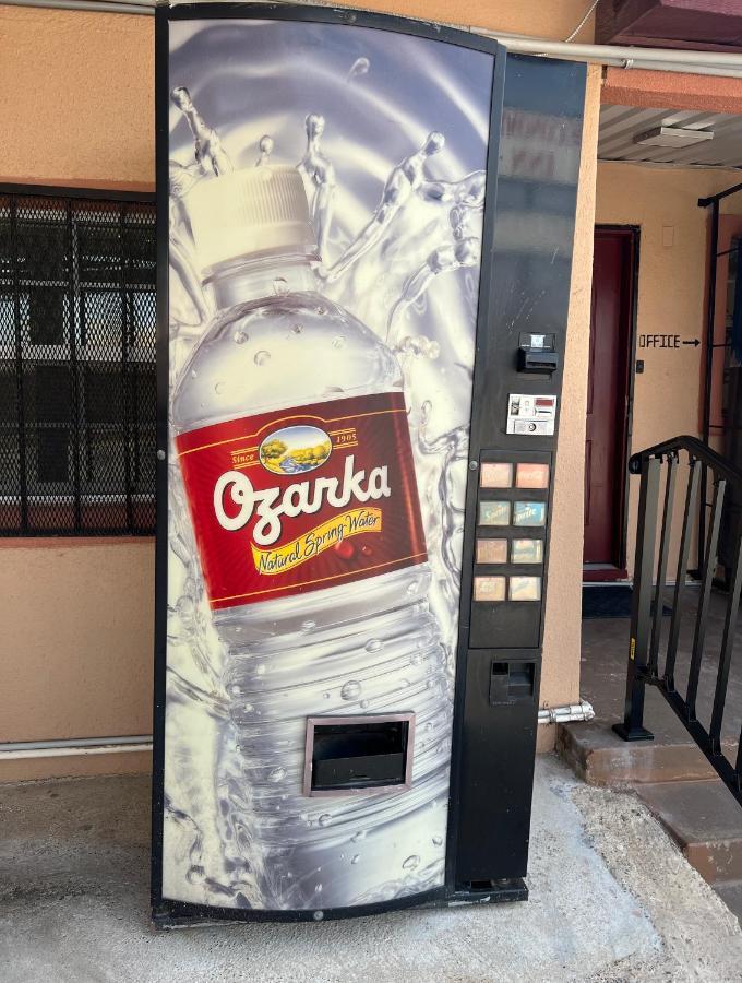 Economy Inn Одеса Екстериор снимка