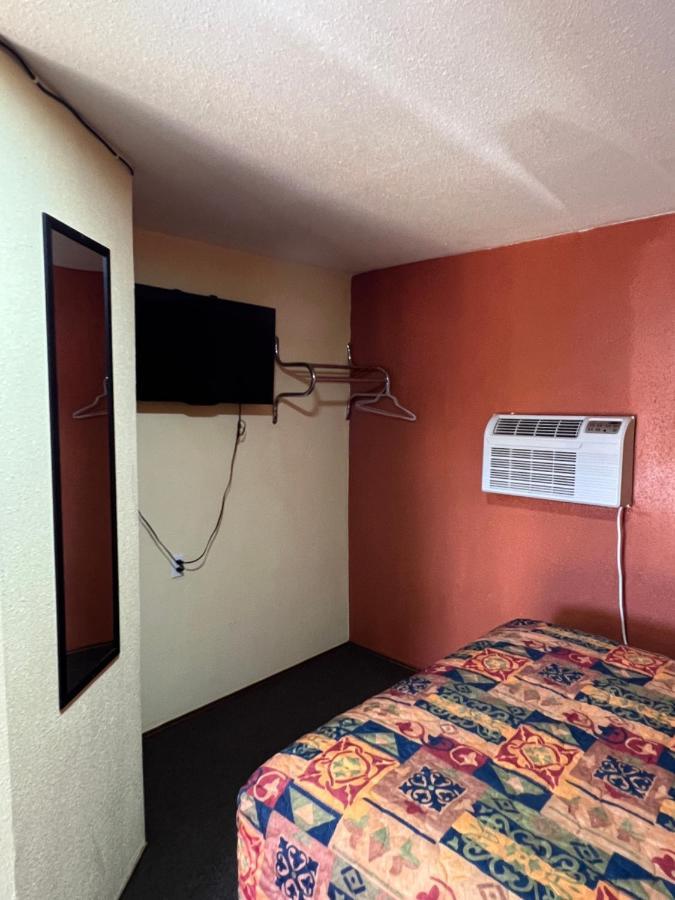 Economy Inn Одеса Екстериор снимка
